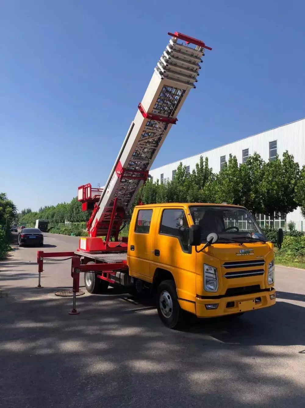 峨眉山附近的云梯车出租服务：轻松解决高空作业需求