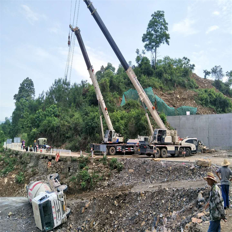 峨眉山汽车掉沟里叫吊车救援要多少钱